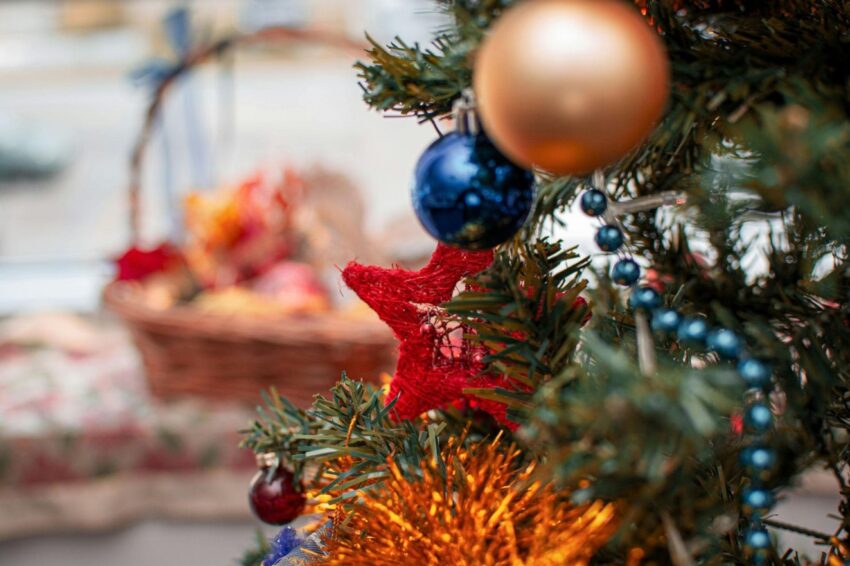 Create cherished holiday memories with beautifully tailored Christmas ornaments and the glow of a pre-lit white Christmas tree.